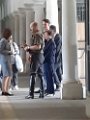 Besuch Bundespraesident in Schlosshof, Praesidentengattin im Gespraech mit H.G. Ebetshuber